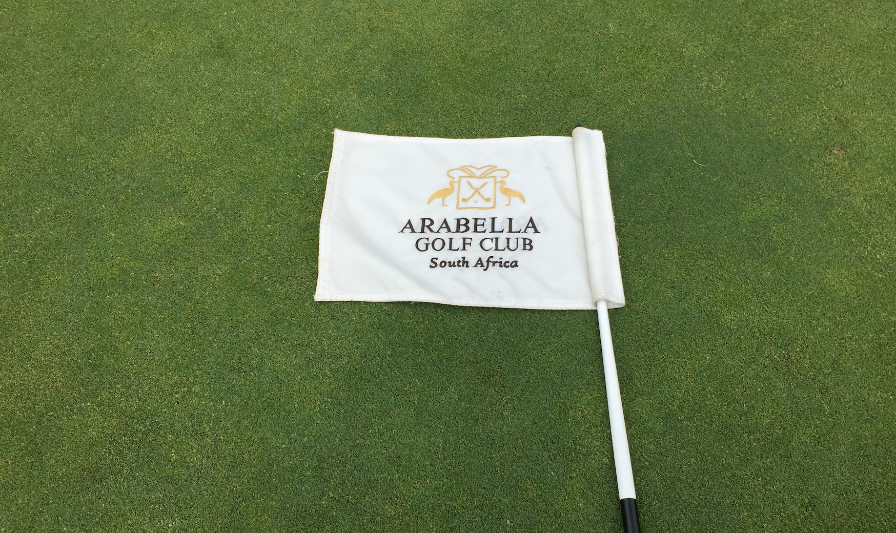 Der Arabella Golf Club ist als eine der Top-Adressen für Golf im Western Cape bekannt. Der Platz ist weitläufig und aus dem Cart heraus gibt es viele schöne Ausblicke auf die umliegende Umgebung. Das großzügige Clubhaus mit Hotel lädt nach der Runde zu einem Drink oder einem Dinner ein (Foto: Golf Post)