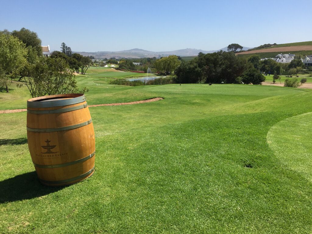 Während der Runde bekommt man ständig das Gefühl vermittelt, dass das Thema Wein eine große Rolle spielt (Foto: Golf Post)