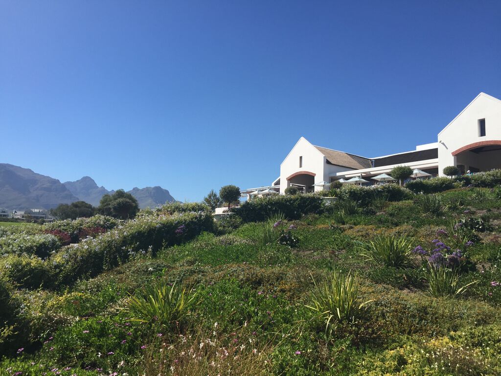 Das Clubhaus vom De Zalze Golf Club bietet einen tollen Ausblick über das Weingut und die Umgebung (Foto: Golf Post)