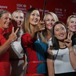 Bei der Gala der HSBC Women's Championship posieren die LPGA-Spielerinnen vor der Kamera. (Foto: Getty)