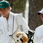 Niall Horan als Caddy von Rory McIlroy beim Par-3-Contest im Rahmen des US Masters in Augusta. (Foto: Getty)