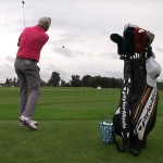 Golftrainer Frank Adamowicz zeigt, wie ein "BaBo" geschlagen werden muss. (Foto: Golf Post)