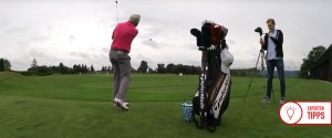 Golftrainer Frank Adamowicz zeigt, wie ein "BaBo" geschlagen werden muss. (Foto: Golf Post)