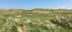 Golfen entlang der Dünen und im Rücken die "Sheephaven Bay". Linksgolf in Reinkultur! (Foto: Golf Post)