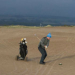 Das zweite Fairway des Montrose Golf Links ist nach einem Sturm vollkommen von Sand bedeckt. (Foto: Twitter.com/@GOLF_com)