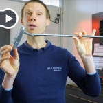 Der Clubfixx-Experte Florian Rehling erklärt alles zum Thema Puttergewichtung. (Foto: Clubfixx/ YouTube)