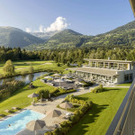 Ein Blick auf das Dolomitengolf Resort in Österreich. (Foto: Hamacher Hotels)