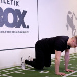 Simon Tholl, Sportwissenschaftler bei Daniel Philipp Personal Training, trainiert Deine Beweglichkeit im Lockdown. (Foto: Golf Post)