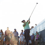 Matthew Fitzpatrick auf der 18. Auch der Engländer schlug seinen Ball absichtlich in Richtung Tribüne, um eine gute Position für den zweiten Schlag zu haben. (Foto: Getty)