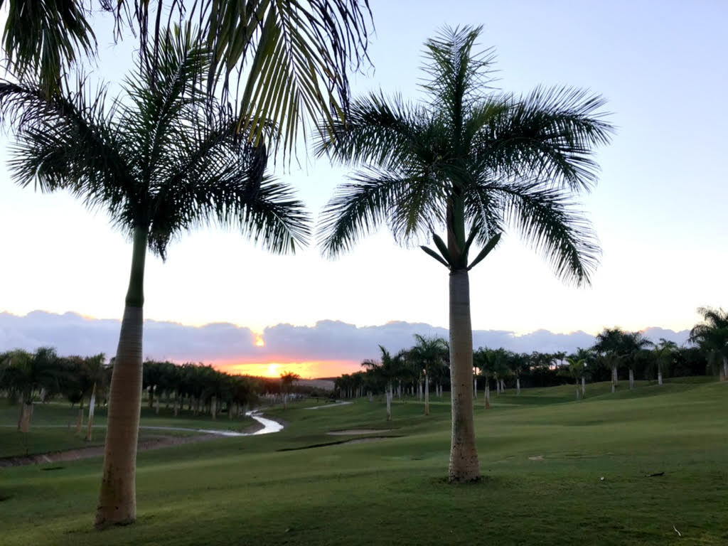 ( Foto Jürgen Linnenbürger: Sonnenaufgang über dem Lopesan Meloneras Golf Course)