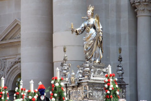 Die Statue der Santa Lucia, die beim Fest durch die Stadt Syrakus getragen wird. (Foto: Salvo Cannizzaro, Wikipedia)
