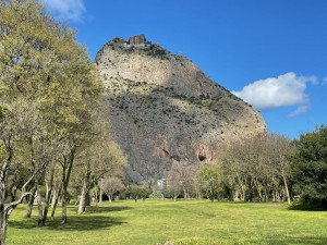 Direkt unterhalb des Monte Pellegrino liegt der Golfclub Palermo - 15 Minuten vom Zentrum (Foto: Golf Post)
