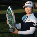 Eun-Hee Ji mit der Trophäe des Matchplay Events auf der LPGA Tour (Foto: Getty)