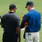 Tiger Woods und Cary Cozby bei einer Proberunde in Southern Hills, die weitestgehend geheim gehalten wurde. (Foto: Twitter/@PGA)