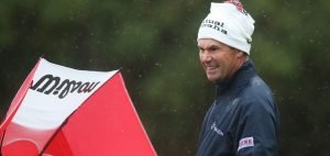 Bei der stürmischen Alfred Dunhill Links Championship 2022 war nicht nur Padraig Harrington froh über seine Mütze. (Foto: Getty)