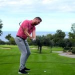 Golftraining mit Birdietrain zeigt, welche Anpassungen man vornehmen kann, um den Ball zielgenauer zu schlagen. (Foto: YouTube)