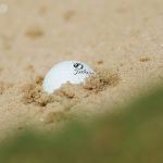Ein eingebetteter Ball kann für viele Golfer ein großes Problem darstellen. Wann gibt es straffreie Erleichterung? (Foto: Getty)