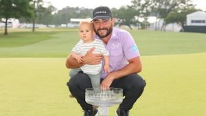 Stephan Jäger bejubelte den Sieg mit Sohn Harrison Fritz. (Foto: Getty)