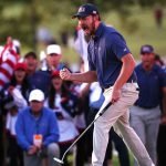 Patrick Cantlay jubelt nach einem Putt auf dem 18. Grün während der Samstags-Foursomes des Presidents Cup 2024. (Foto: Getty)