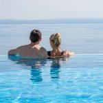 Ein Infinitypool direkt am Gardasee. (Foto: Madrigale Panoramic & Soulful Hotel)