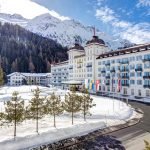 Das Hotel inmitten einer wunderschönen Winterlandschaft. (Foto: Grand Hotel des Bains Kempinski)