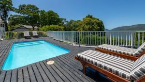 Blick über die Terrasse des Hideaway Guest House. (Foto: Hideaway Guest House)