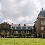 Die Gäste werden in einem imposanten Gebäude empfangen. (Foto: Hotel-Residence Klosterpforte)