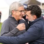 Doch nicht ziemlich beste Freunde? PGA-Tour-Commissioner Jay Monahan (l.) und PIF-Chef Yasir Al-Rumayyan finden offenbar irgendwie nicht zueinander. (Foto: Richard Heathcote/Getty Images)