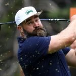 NFL Superstar Jason Kelce bittet um Hilfe bei seinem Schwung (Foto: Getty)