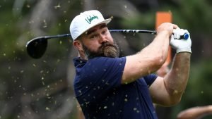 NFL Superstar Jason Kelce bittet um Hilfe bei seinem Schwung (Foto: Getty)