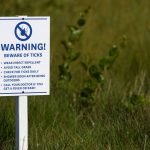 Zeckenschutz: Hinweisschild bei der US Open (Foto: Getty)