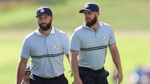 Jon Rahm und Tyrrell Hatton entgingen knapp einem Strafschlag. (Foto: Getty)