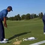 Tiger Woods beim Nexus Cup wieder auf der Driving Range (Foto: X/NUCLRGOLF)