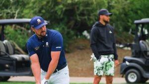 Bryson Dechambeau spielt mit Stephen Curry in seinem neuen Youtube Video die Break-50 Challenge (Foto: Youtube.com/BrysonDeChambeau)