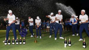 Das europäische Team ließ nach dem Ryder Cup 2025 ausgiebig die Korken knallen. (Foto: Getty)