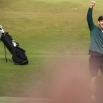 Andy Murray feiert seinen Eagle auf dem Old Course. (Foto: St Andrews Links Trust)