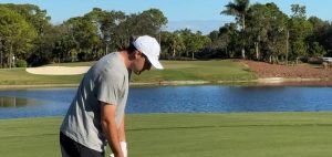Scottie Scheffler beeindruckt mit spektakulärem Skip-Shot - (@TaylorMadeGolf)