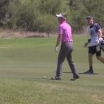Luke Donald von frechem Pavian überrascht – Kurioser Moment auf der DP World Tour - (@DPWorldTour)